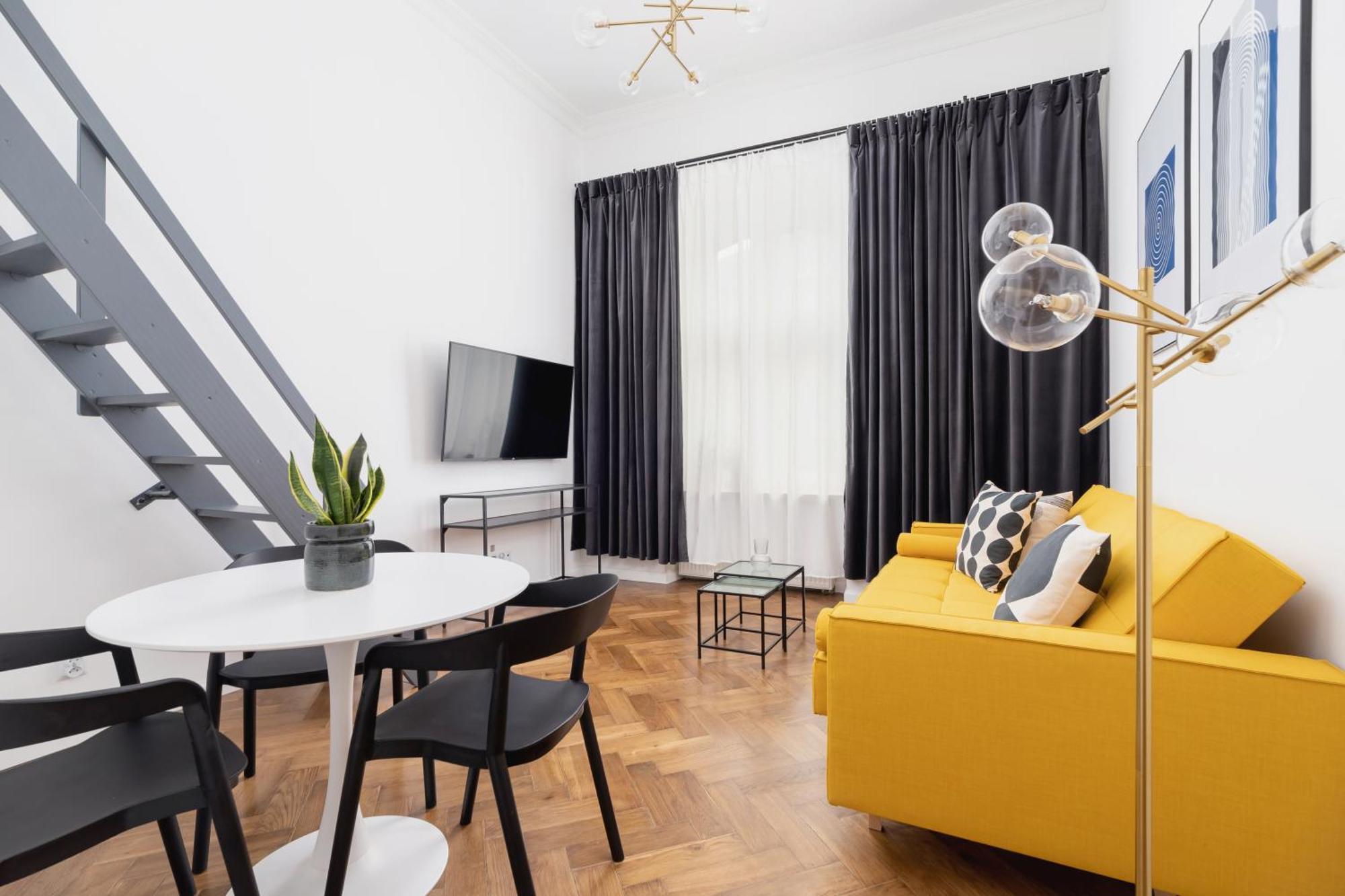 Main Square - Modern - 7 Gertrudy Street
